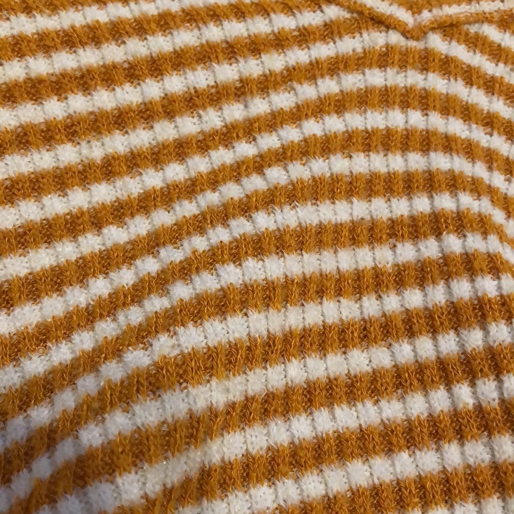 Cropped Sweater - Picture 2 of 2